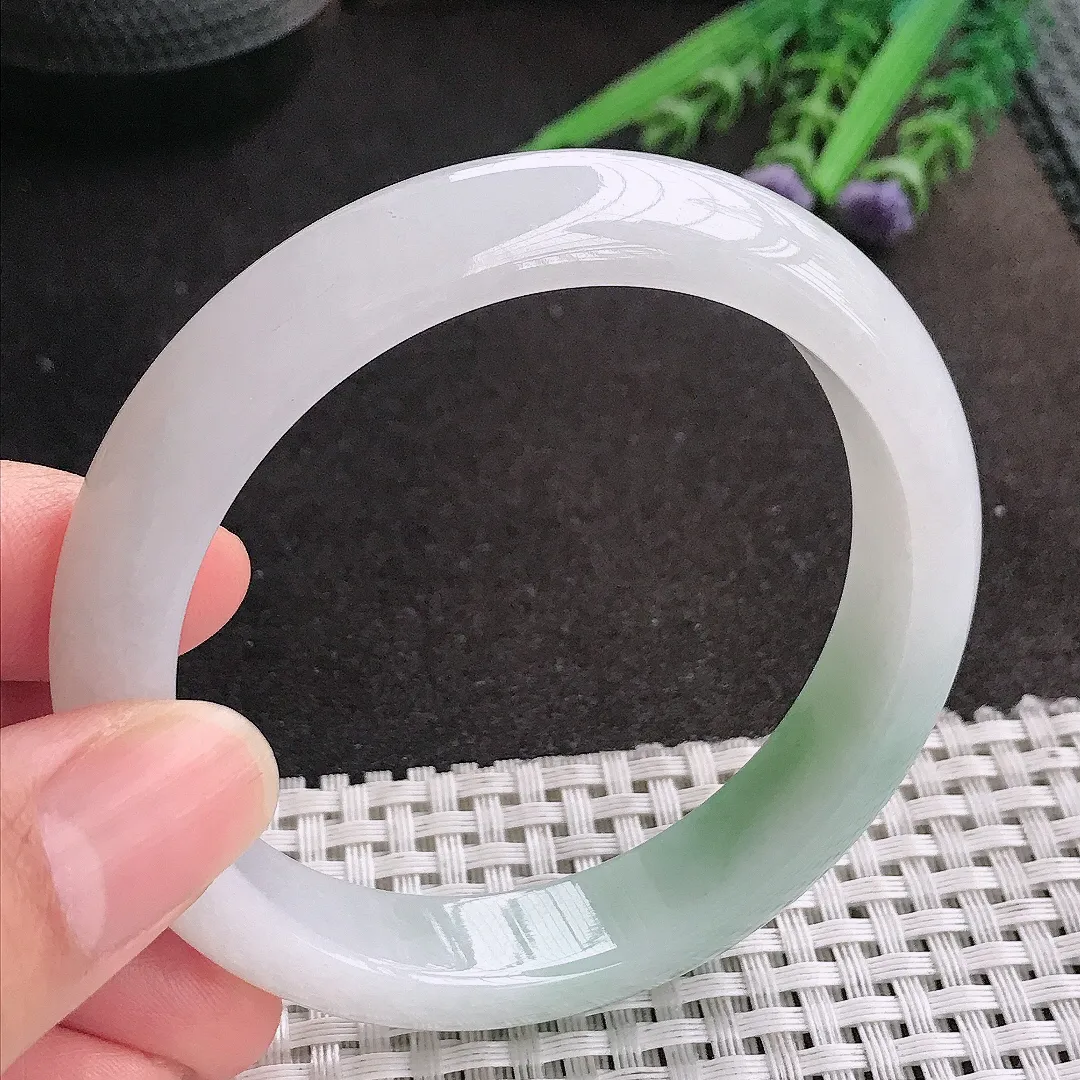 天然A货翡翠57/12.4/8.1老坑冰润起胶飘花手镯宽边玉镯