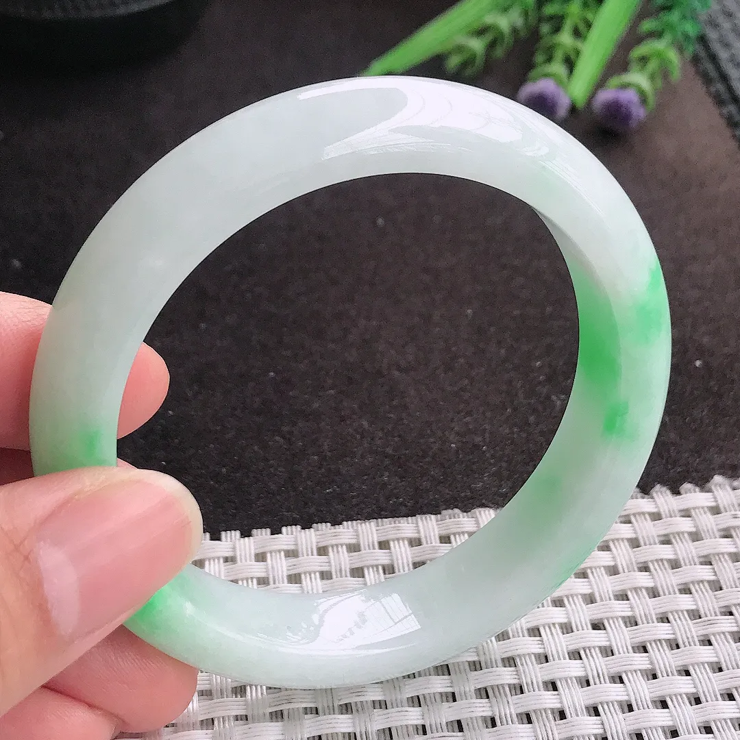 天然A货翡翠56.5/13/8.8老坑精美温润飘阳绿手镯宽边玉镯