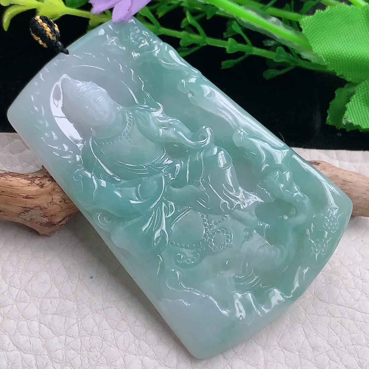 kh自然光69*44.8*5.2缅甸翡翠a货蓝韵普贤菩萨吊坠生肖守护神