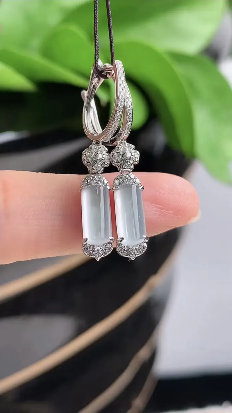 a货翡翠老坑冰种18K金伴钻镶嵌白月光无事牌耳坠 尺寸8×3.8×4.5mm 重量2.14g 1208