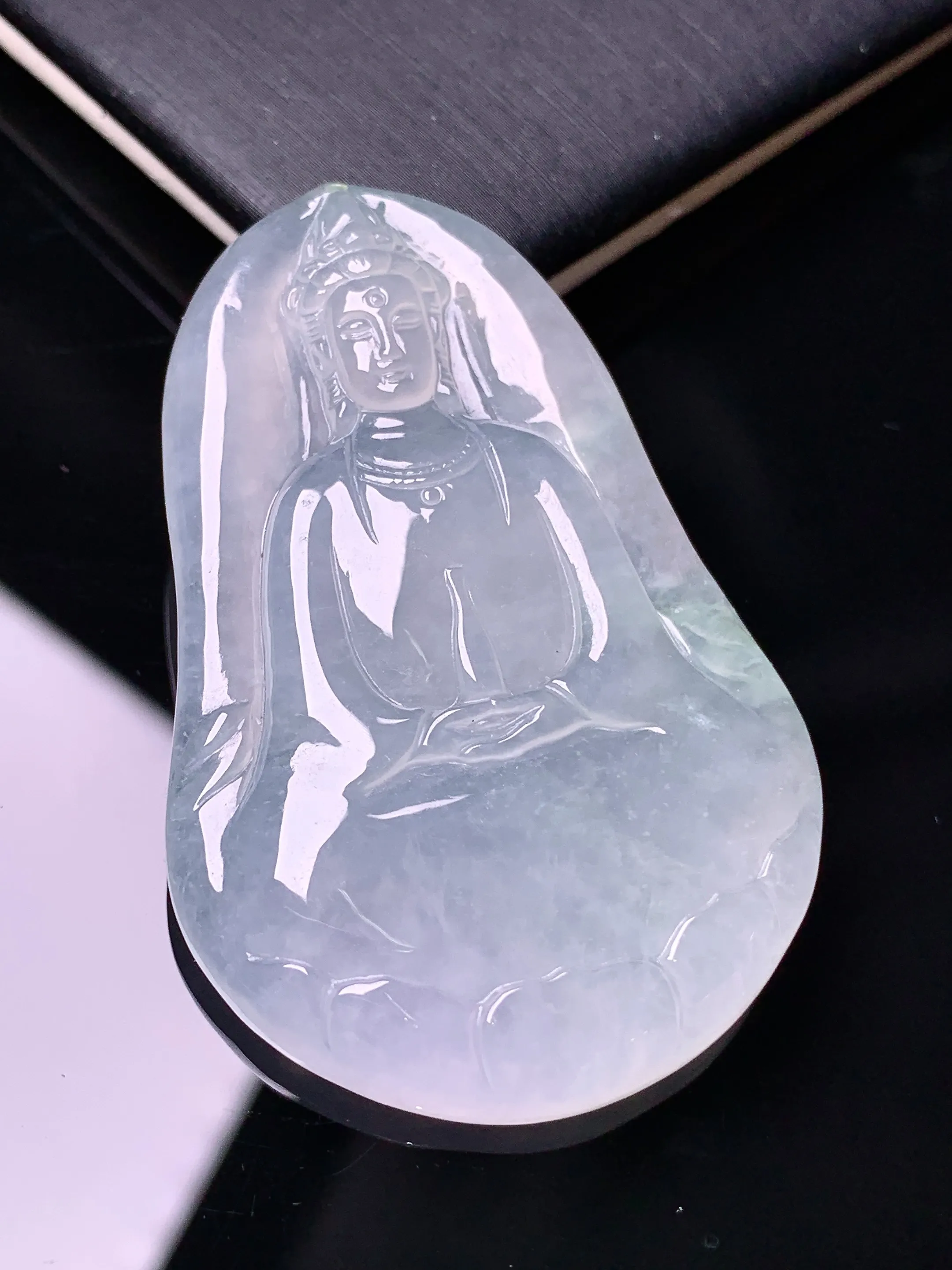 冰种观音菩萨吊坠 玉质细腻 水润亮眼 色泽艳丽 整体尺寸51*33*6