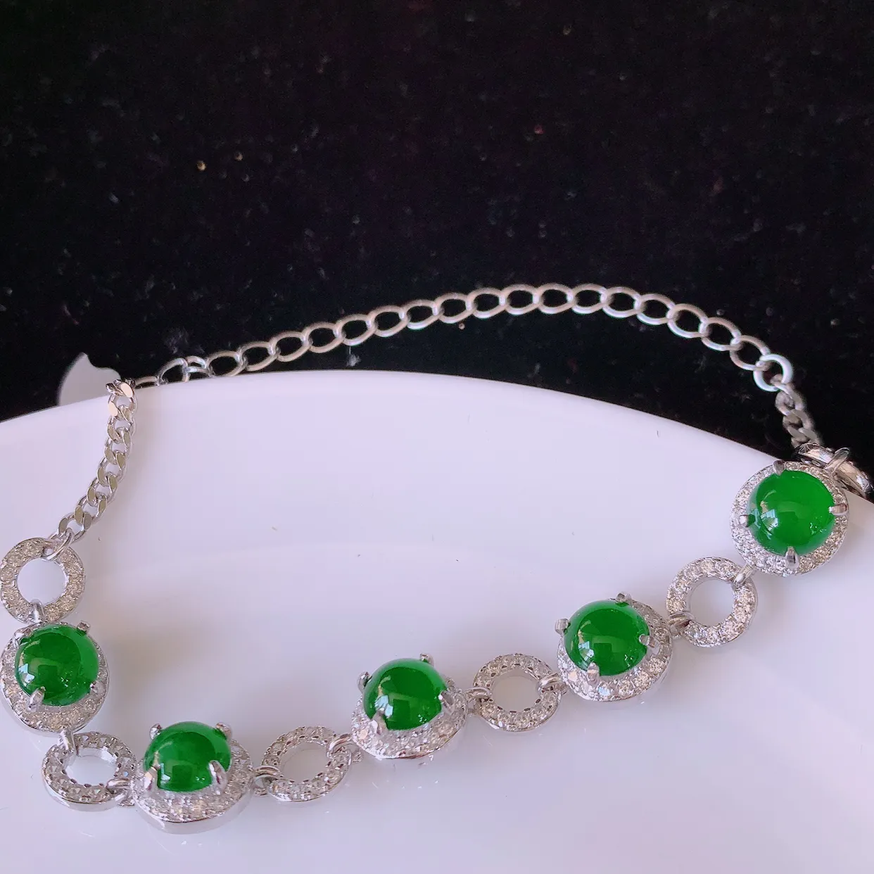 冰透满绿翡翠925银镶嵌手链，自然光实拍，翠色灵动，颜色漂亮，种老水足，品相佳，佩戴佳品！#97.7