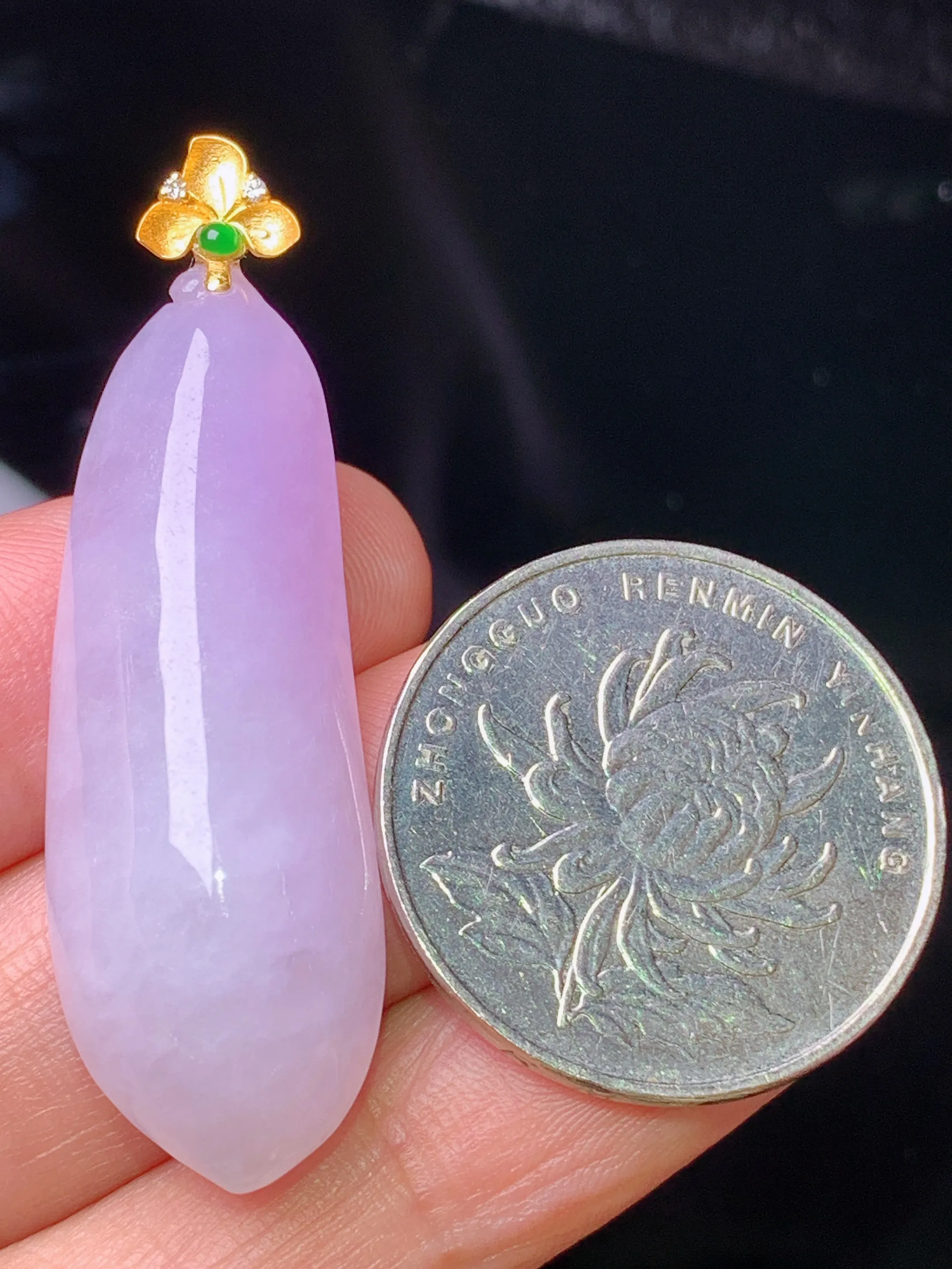 18k金镶嵌紫罗兰福瓜吊坠 玉质细腻 水润亮眼 色泽艳丽 整体尺寸45.5*13.8*9