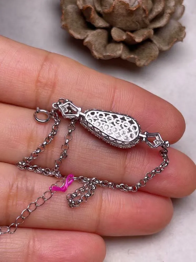 冰种阳绿福豆手链、真金真钻镶嵌，种水好，玉质细腻 .裸石尺寸 14.0*6.5.