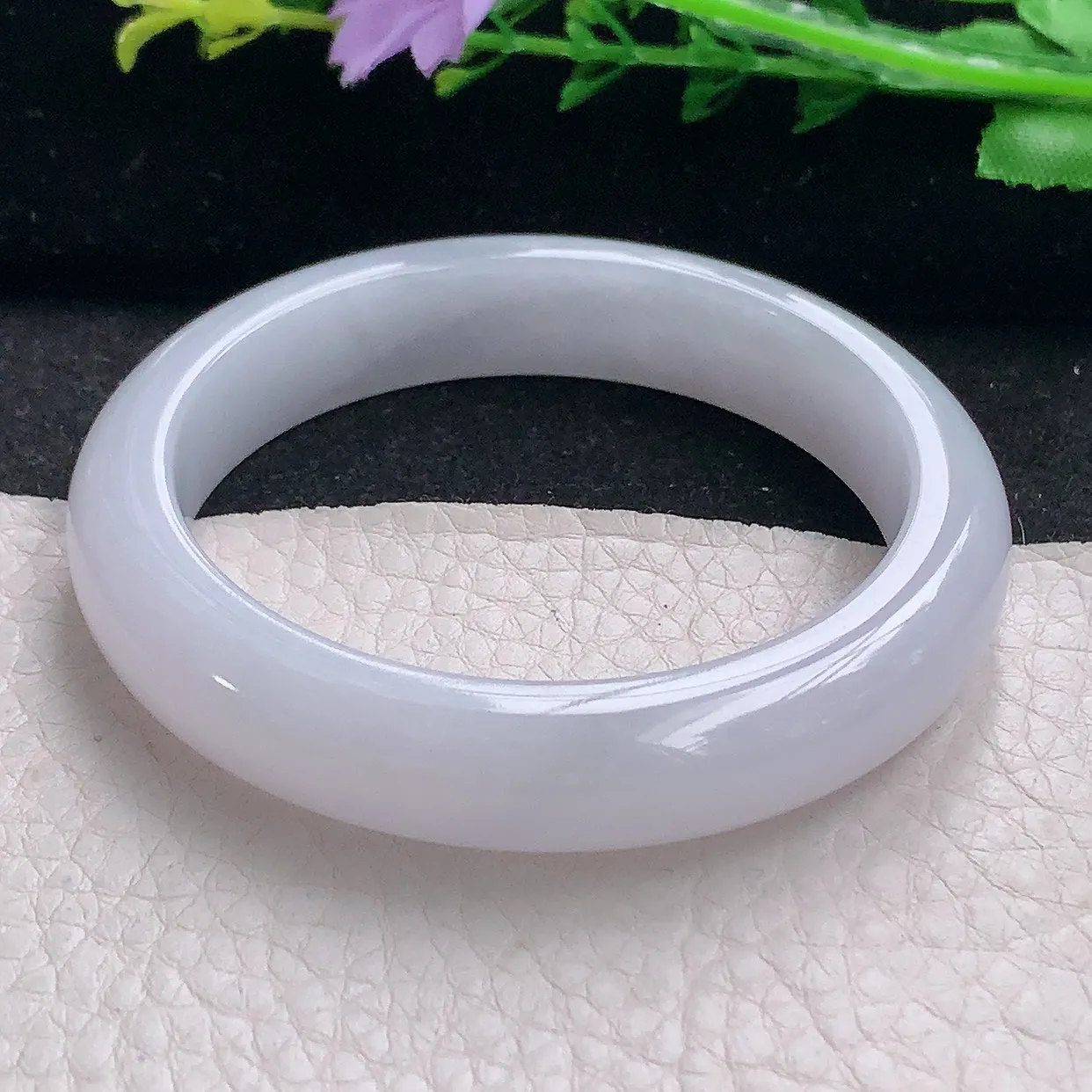 z自然光53.5*11.6*8平安镯 翡翠a货玉手镯淡紫秀气宽边珠宝玉手环