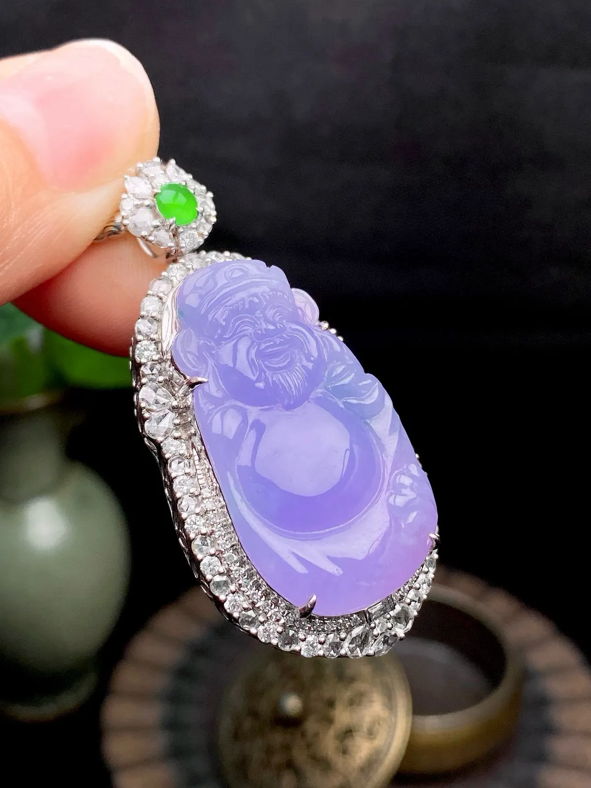 【冰种紫罗兰财神】质地细腻，工艺很好，饱满圆润，笑口常开，18k金钻镶嵌，裸石尺寸28.7*16.7*3.2毫米