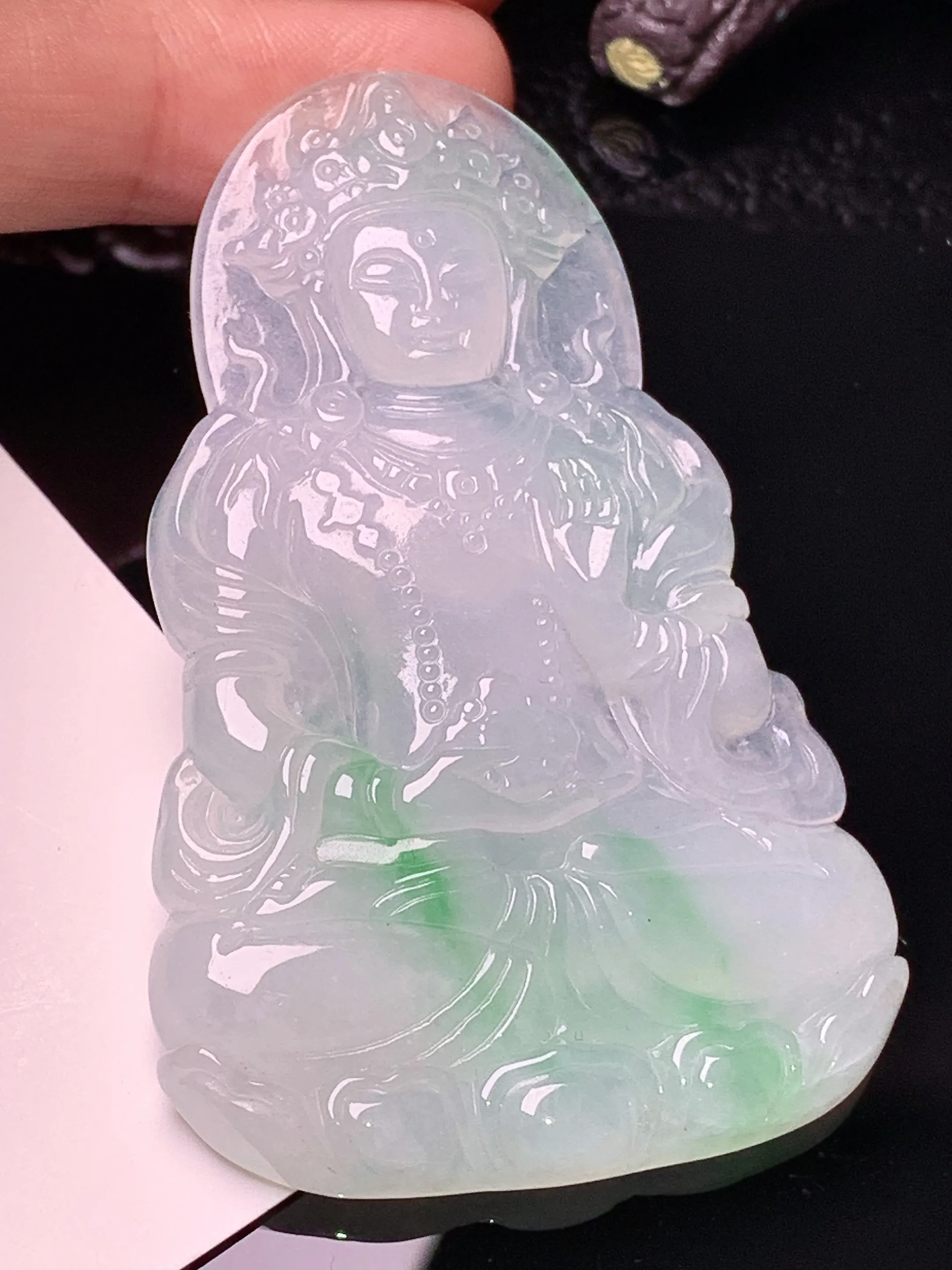 飘绿度母观音菩萨吊坠 玉质细腻 水润亮眼 色泽艳丽 整体尺寸63*39.5*5.3