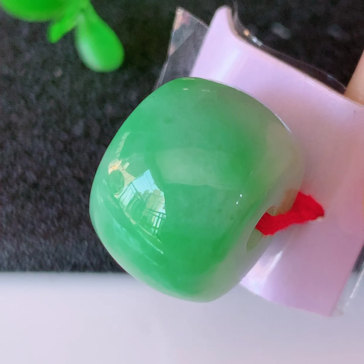 自然光实拍，冰润飘绿翡翠路路通吊坠，寓意好运连连，路路畅通，经典款式，财运滚滚，路路通，佩戴效果更好！配银链子#39.7