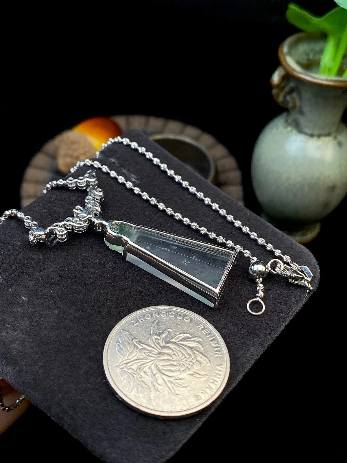 【冰种无事柱】精品，种水上乘，通透闪亮，晶莹剔透。18K金钻镶嵌，裸石尺寸29.5*13.6*3.3毫米