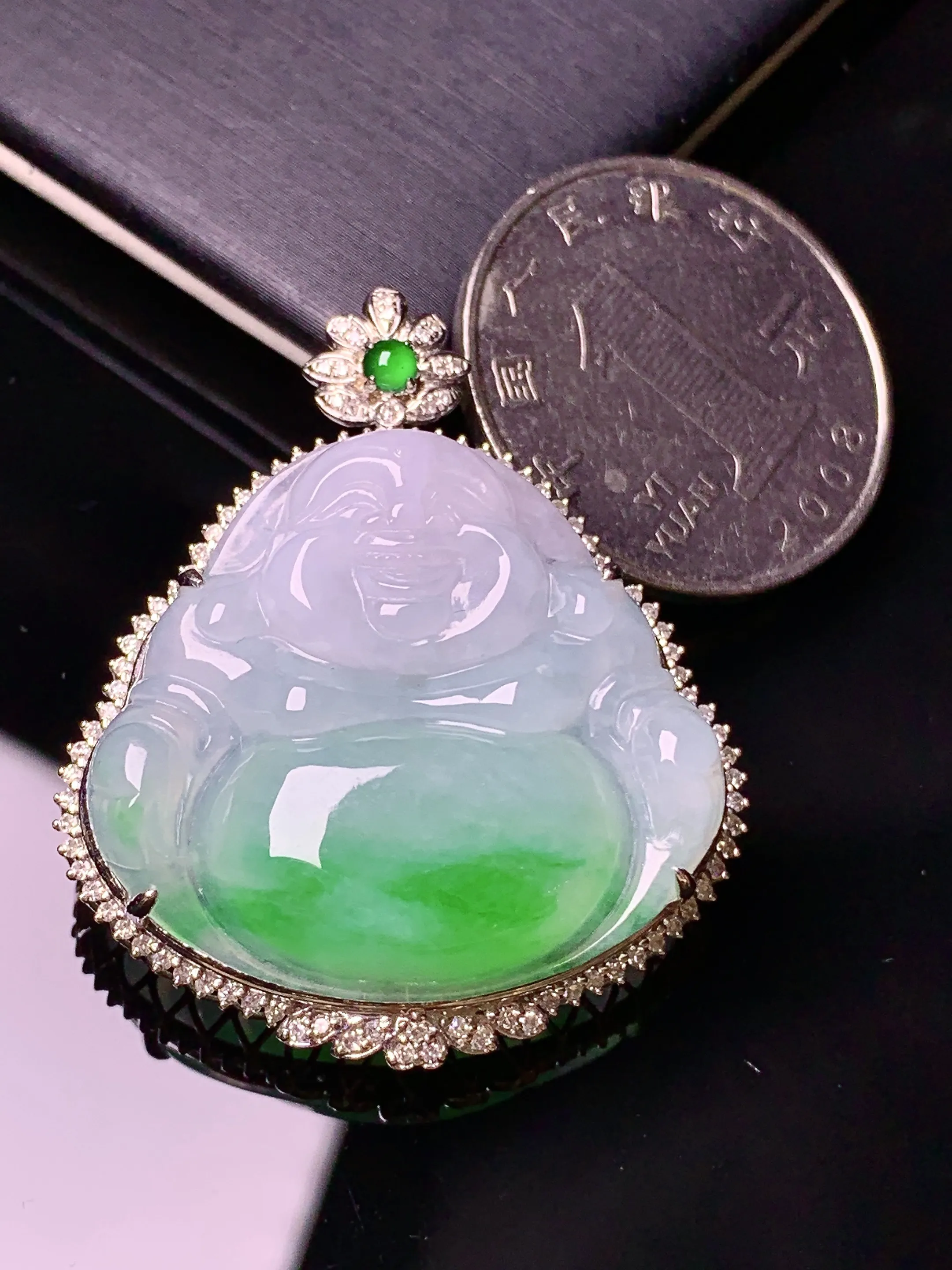 18k金钻镶嵌飘绿佛公吊坠 玉质细腻 水润亮眼 色泽艳丽 整体尺寸38.3*32.5*11.3