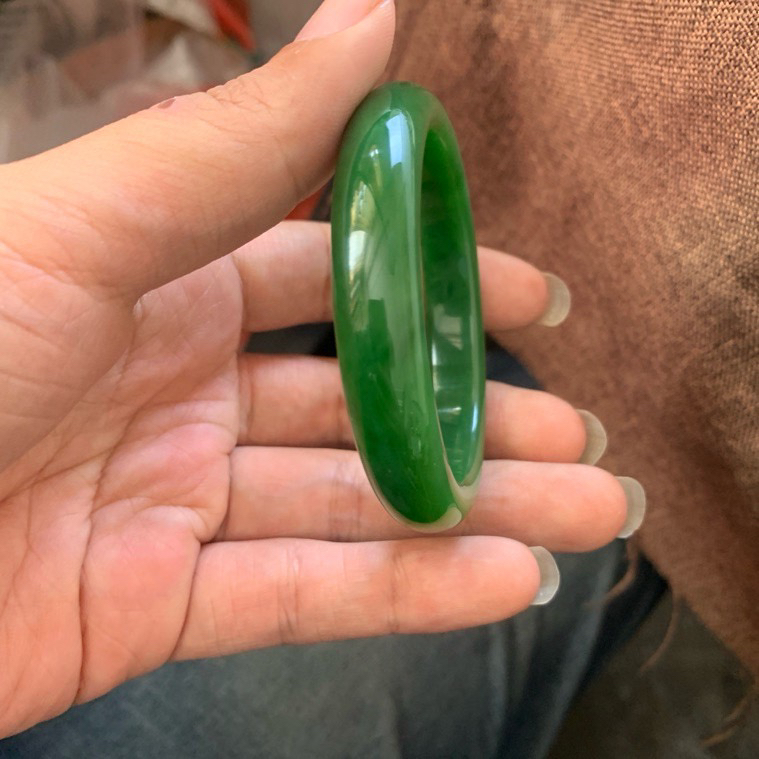 传家宝，和田玉碧玉53圈口鲜菠菜绿手镯，鲜艳艳，颜色牛，品质牛，收藏级