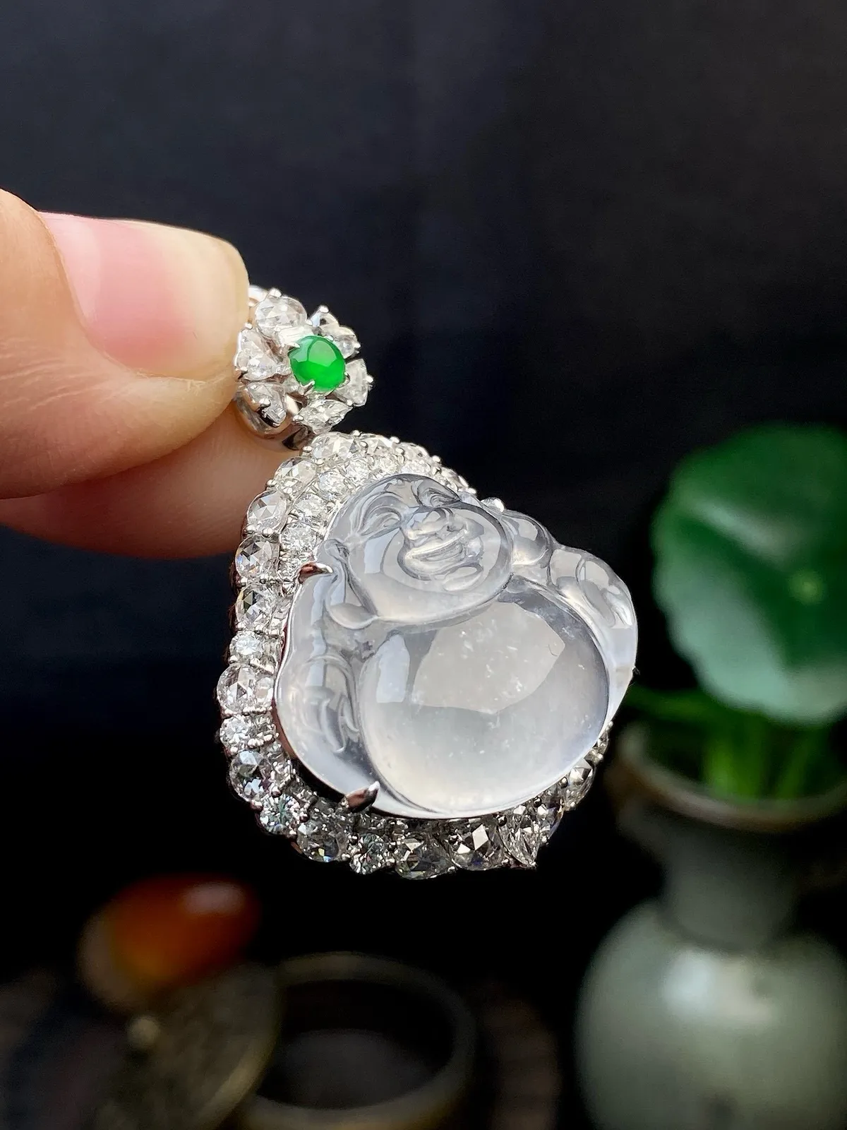 【冰种佛公吊坠】种水上乘，晶莹剔透，纯净通透，莹光感很强，18k金钻镶嵌，裸石尺寸18.2*21.8