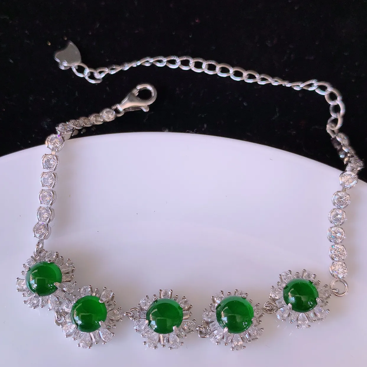 冰透满绿翡翠925银镶嵌手链，自然光实拍，翠色灵动，颜色漂亮，种老水足，品相佳，佩戴佳品！#97.7