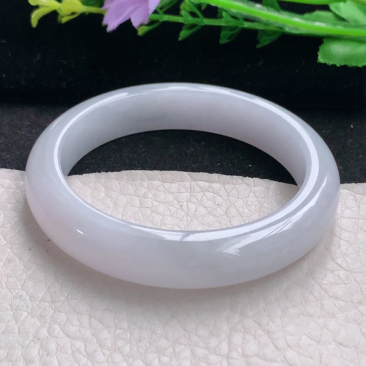 z自然光53.5*11.6*8平安镯 翡翠a货玉手镯淡紫秀气宽边珠宝玉手环