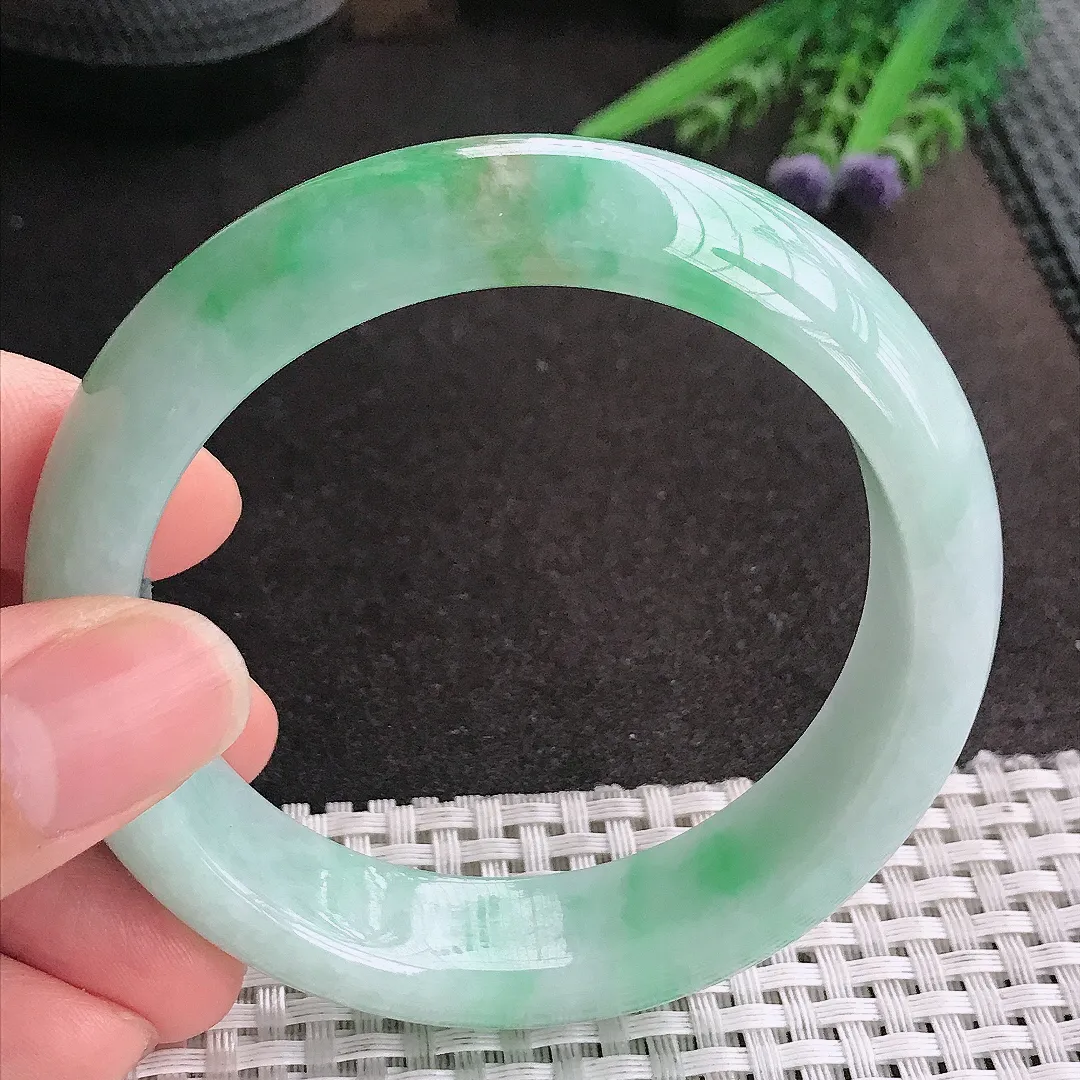天然A货翡翠58.5/15.3/8.8老坑精美温润飘绿轮胎手镯宽边玉镯