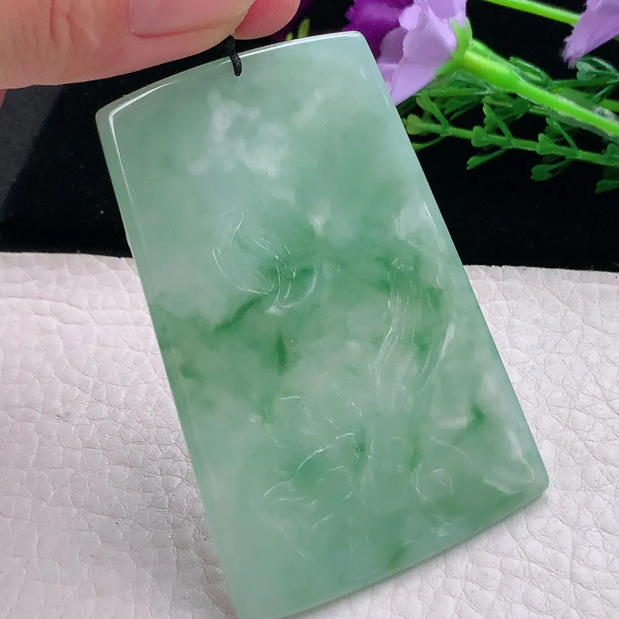 kh自然光71*47.6*5.6缅甸翡翠a货飘绿千手观音 玉观音玉吊坠 玉挂件