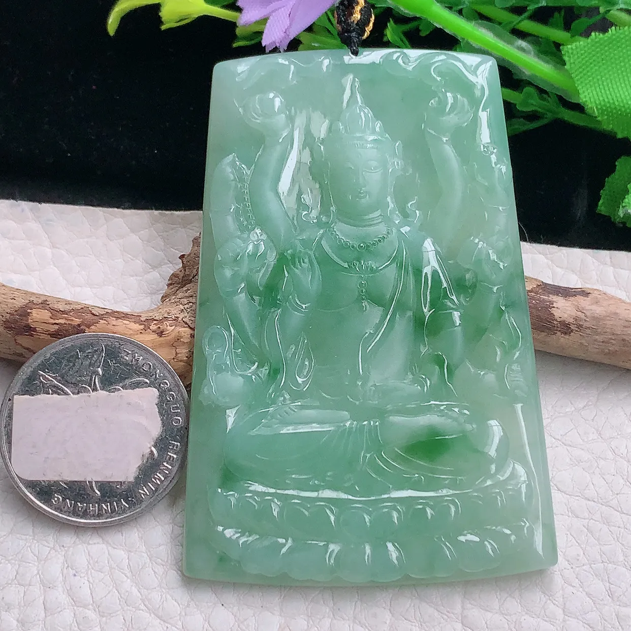 kh自然光71*47.6*5.6缅甸翡翠a货飘绿千手观音 玉观音玉吊坠 玉挂件