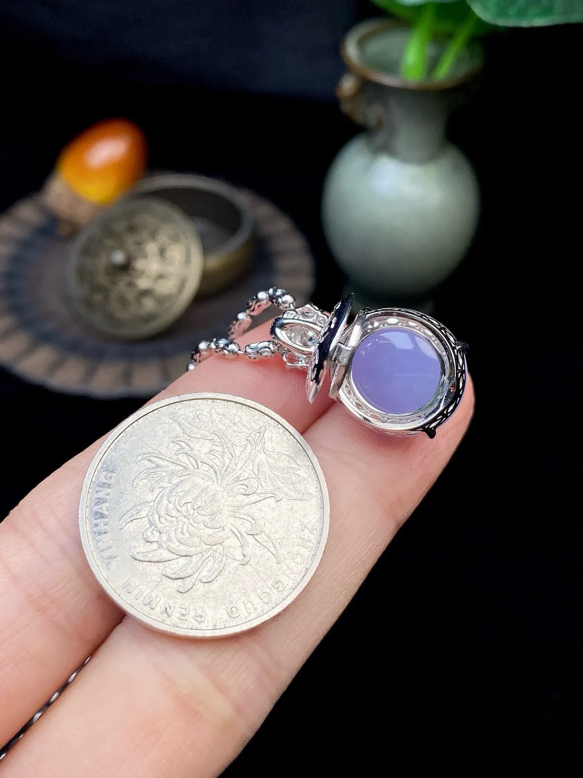 【冰种紫蛋面吊坠】质地细腻，饱满度很好，晶莹剔透，18k金钻镶嵌，裸石尺寸14.5*13.5*6.7毫米