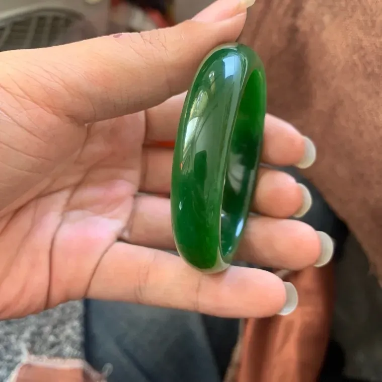 传家宝，和田玉碧玉52圈口鲜菠菜绿手镯，鲜艳艳，颜色牛，品质牛，料子好，收藏级
