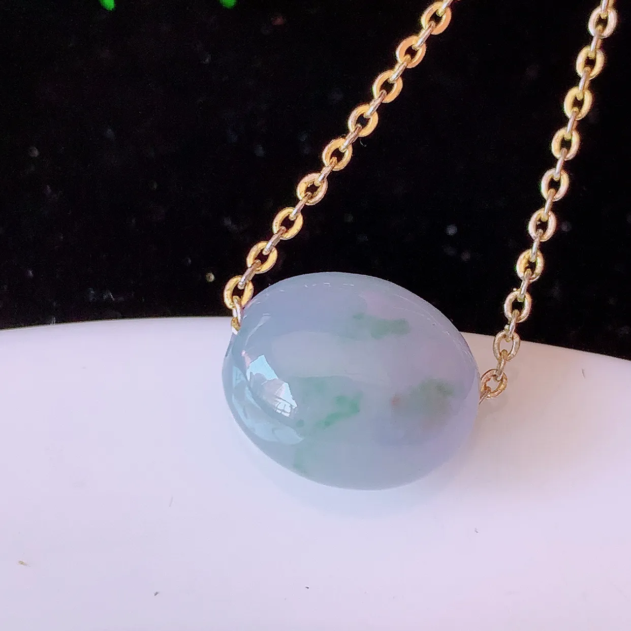 自然光实拍，冰紫罗兰飘花翡翠路路通吊坠，寓意好运连连，路路畅通，经典款式，财运滚滚，路路通，佩戴效果