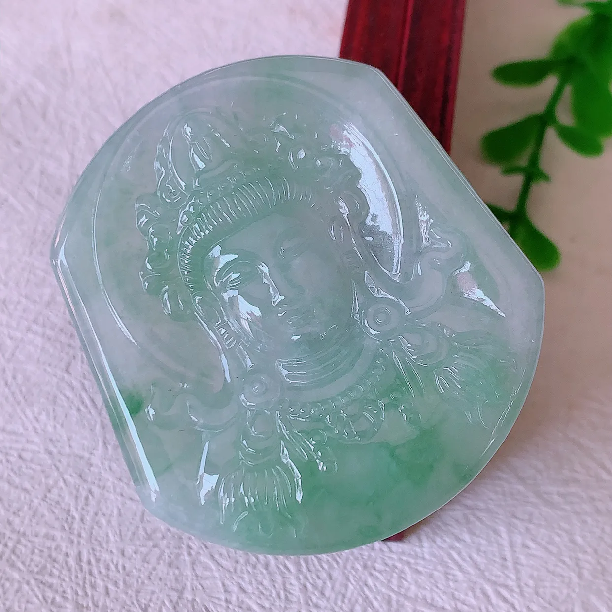 自然光实拍，冰飘花翡翠观音菩萨吊坠，赐福观音，玉润通透，慈祥端庄！#46.7