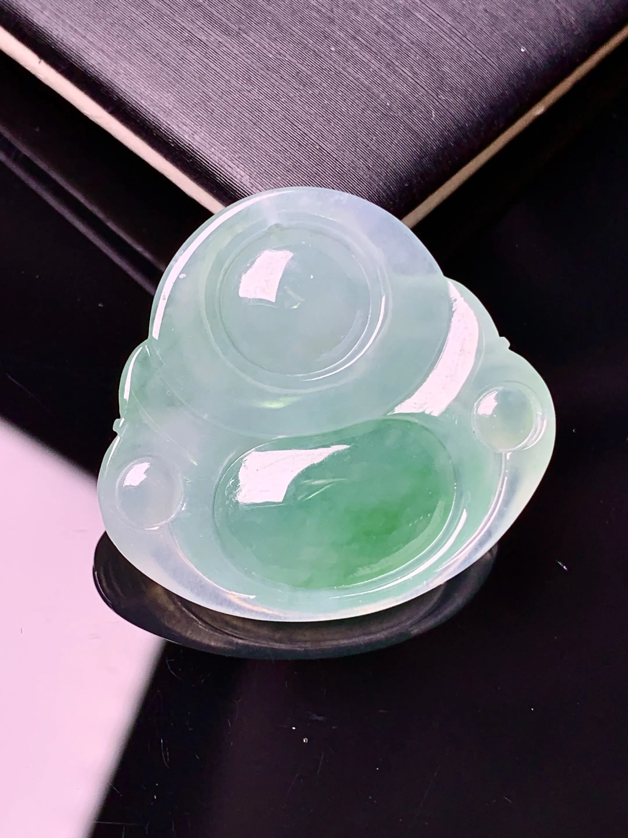 飘绿平安扣吊坠 玉质细腻 水润亮眼 色泽艳丽 整体尺寸26*28*5.6