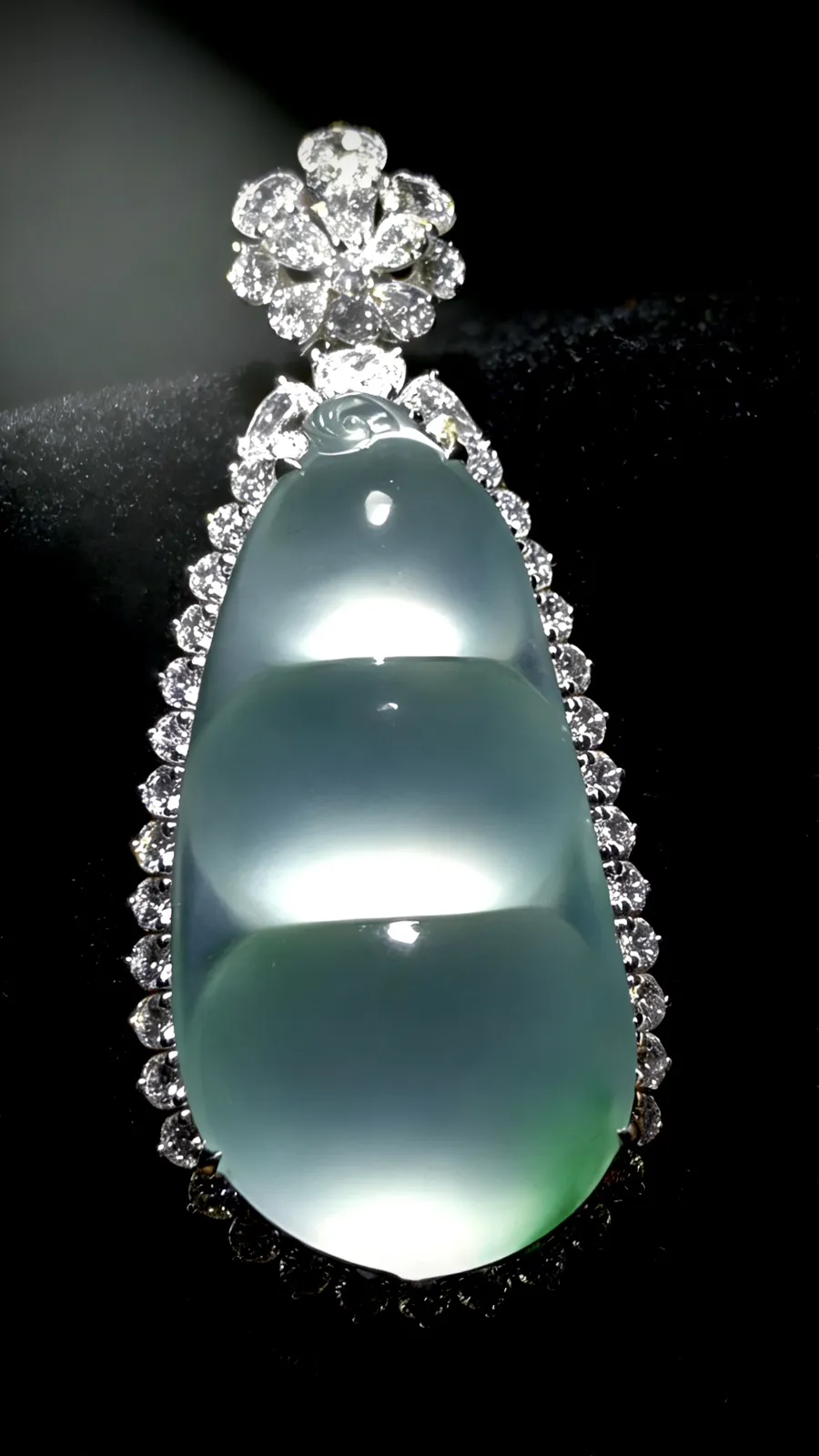 高品质收藏级四季平安豆子，
裸石42-21-8mm，整体59.2-26.2-16.2mm，
18K金