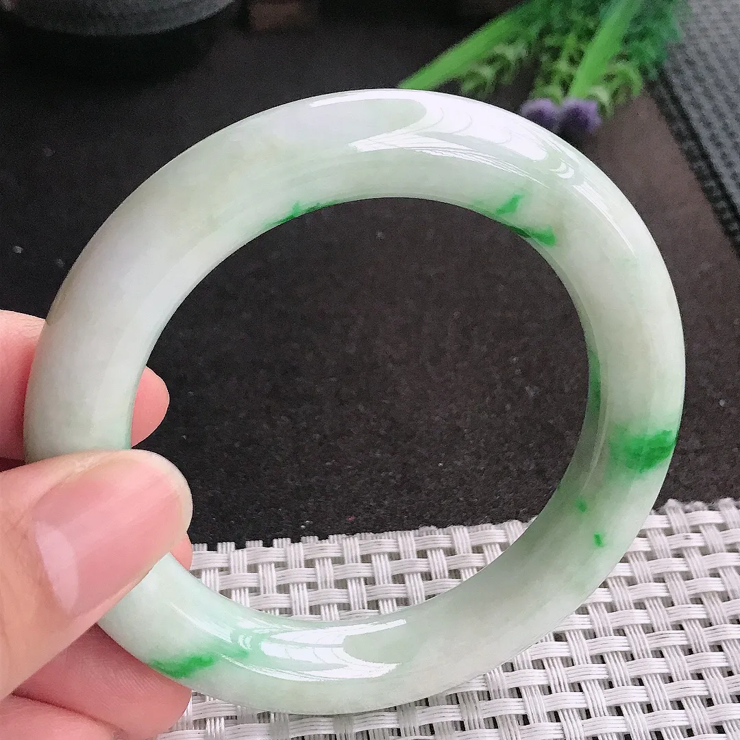 天然A货翡翠56.5/11.4老坑精美温润飘阳绿圆条手镯玉镯