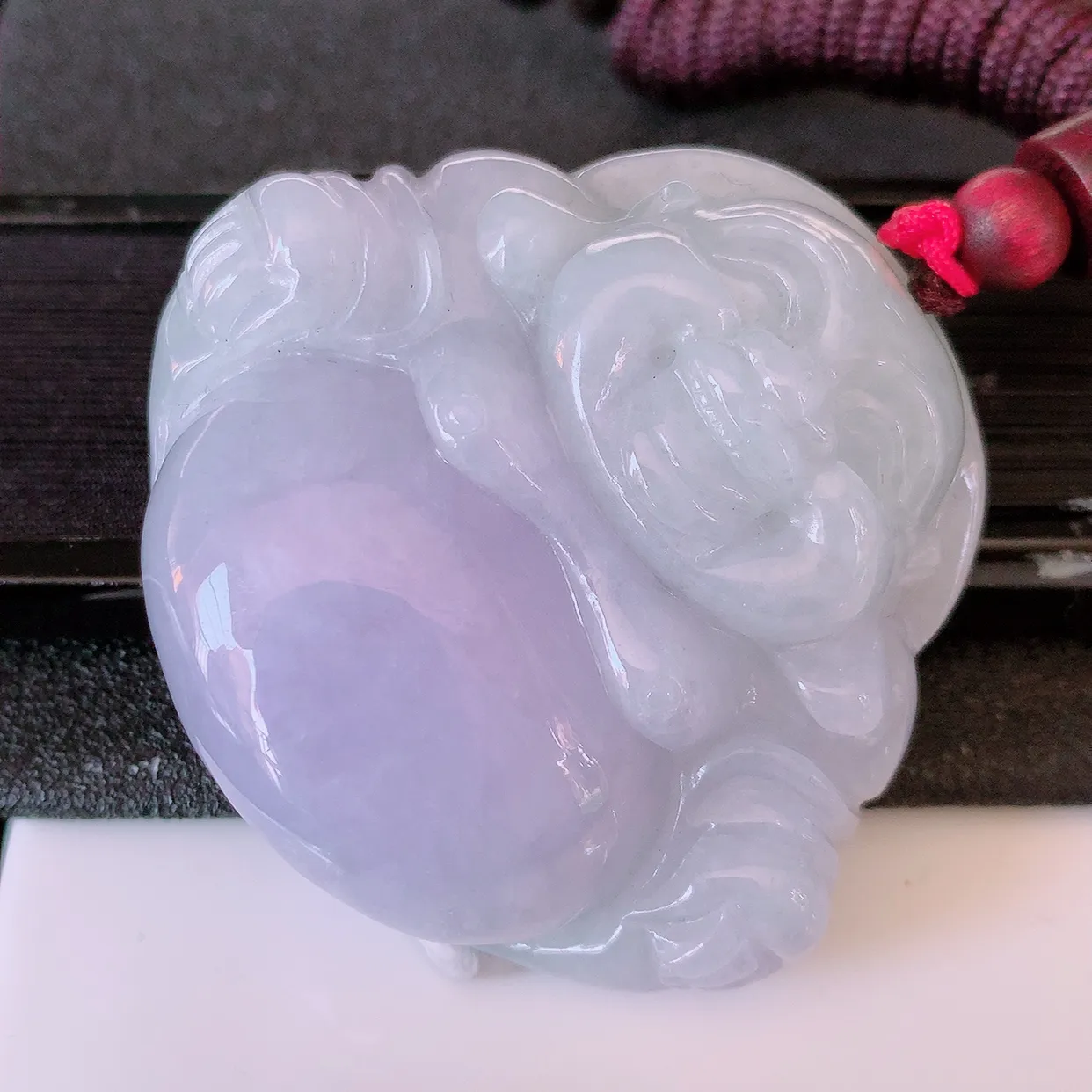 自然光实拍，大件厚装紫罗兰翡翠佛公吊坠，玉笑佛，饱满，开脸喜庆，配戴优雅迷人！#46.7