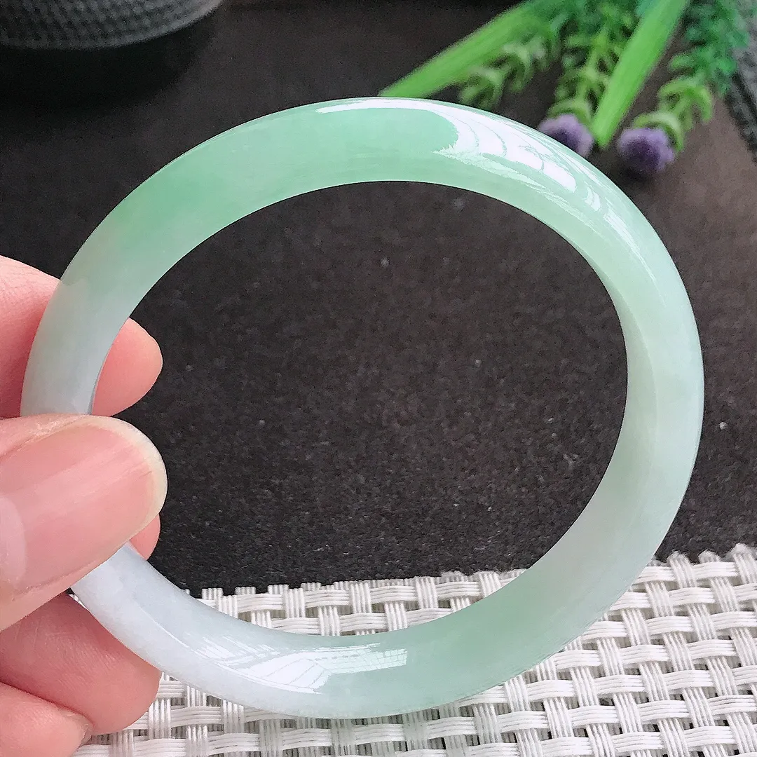 天然A货翡翠57.8/11.1/7.5老坑冰胶水灵冰晴绿手镯宽边玉镯