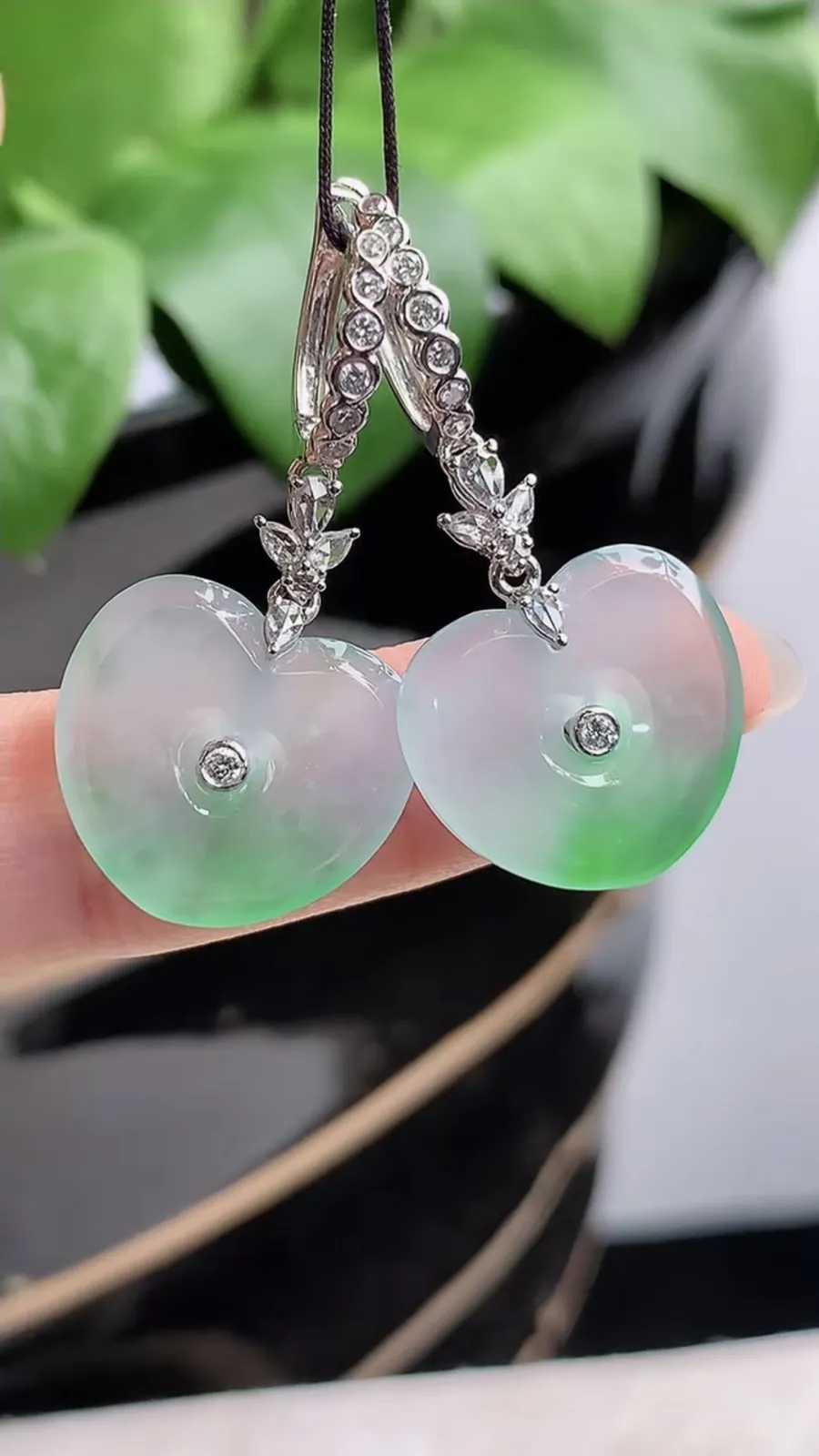 a货翡翠老坑冰种18K金伴钻镶嵌飘绿爱心耳坠 尺寸14.6×16.4×4mm 重量6.62g 120