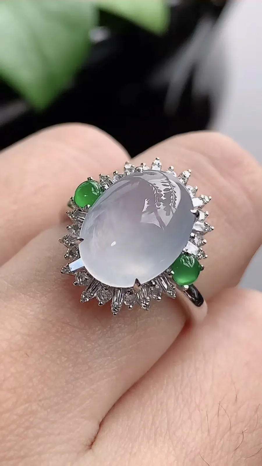 a货翡翠老坑冰种18K金伴钻镶嵌白月光蛋面戒指 圈口17.3裸石尺寸12.2×9.2mm 重量4.12g 1209