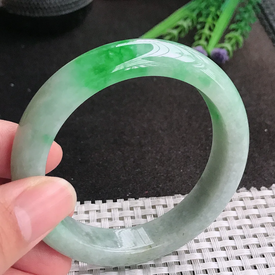 天然A货翡翠56.5/13.5/9老坑温润飘阳绿手镯宽边玉镯