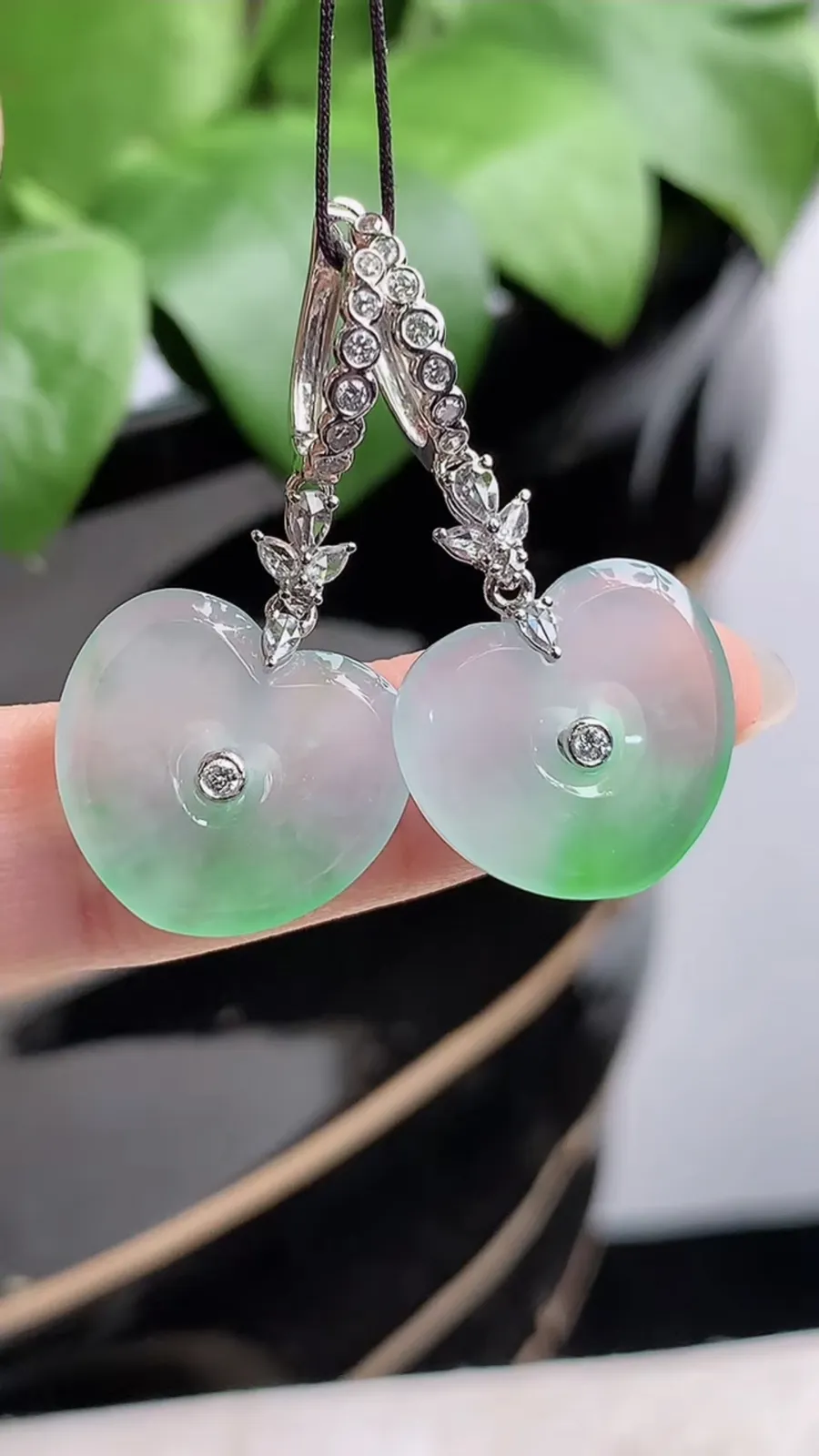 a货翡翠老坑冰种18K金伴钻镶嵌飘绿爱心耳坠 尺寸14.6×16.4×4mm 重量6.62g 120