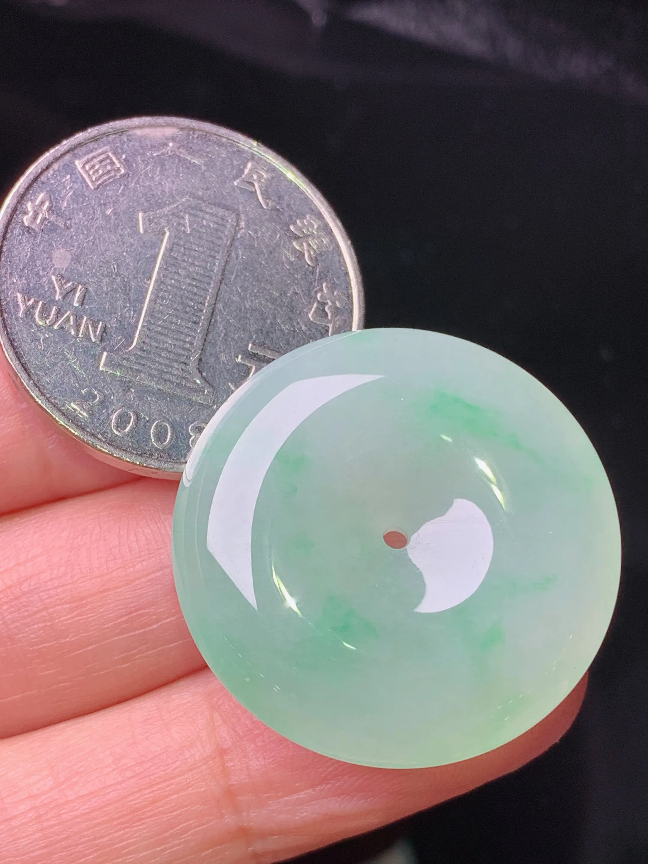 飘绿平安扣吊坠 玉质细腻 水润亮眼 色泽艳丽 整体尺寸27.5*6.8