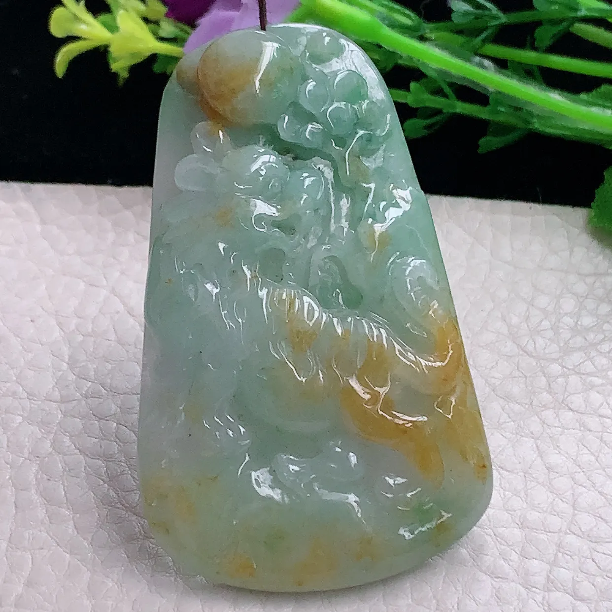 zen自然光66*40*9.8缅甸翡翠a货三彩上山虎 生肖虎玉吊坠 玉挂件