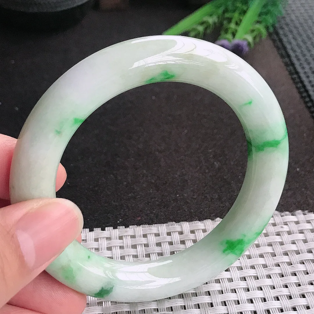 天然A货翡翠56.5/11.4老坑精美温润飘阳绿圆条手镯玉镯