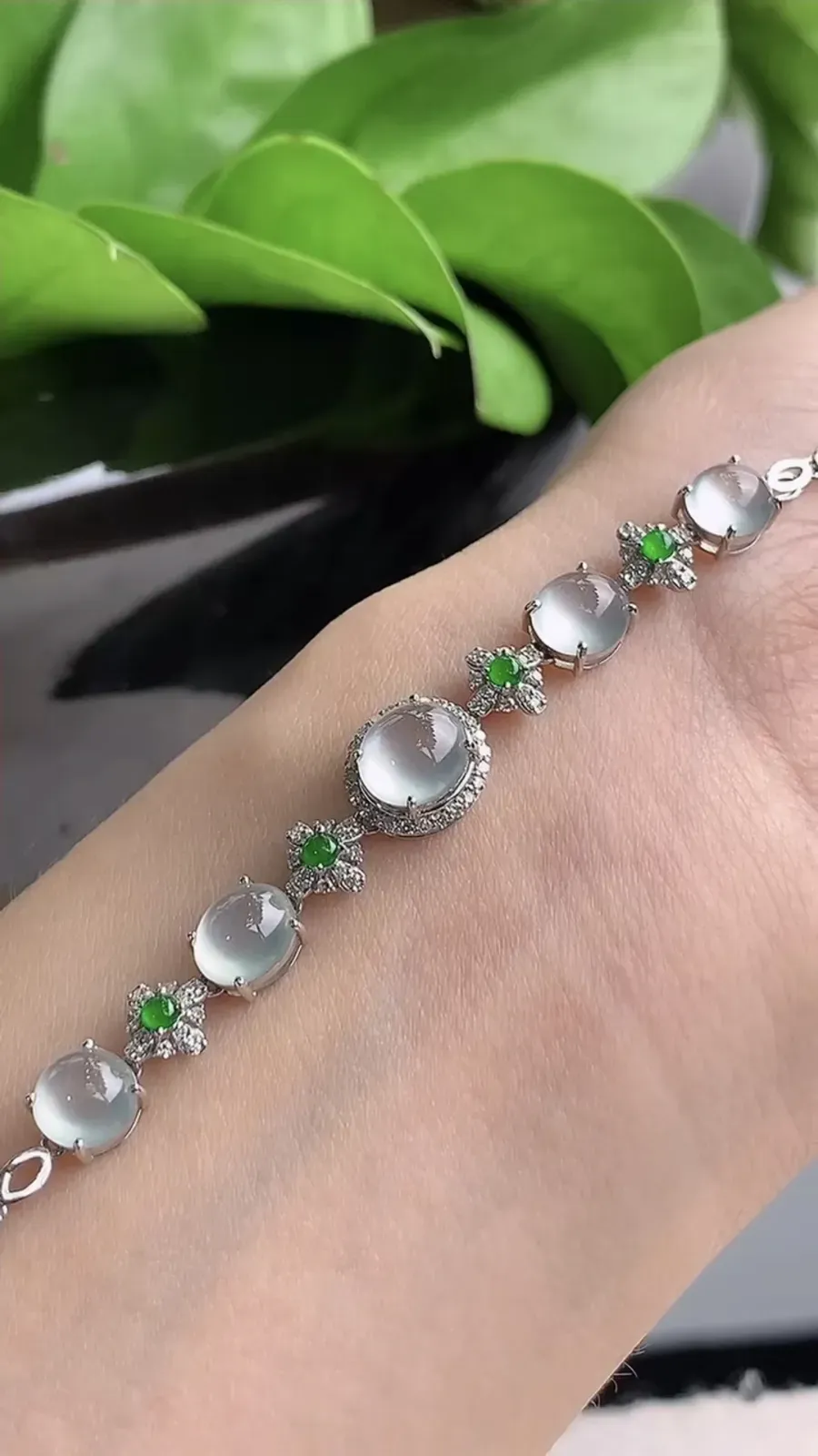 a货翡翠老坑冰种18K金伴钻镶嵌白月光蛋面手链 尺寸7×6.4×6mm 重量5.75g 1208