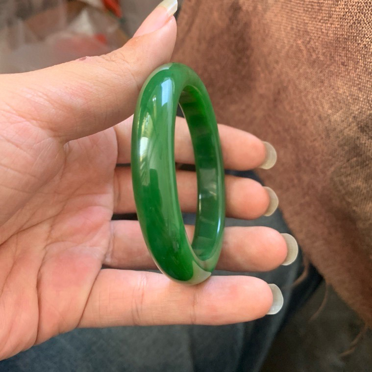 传家宝，和田玉碧玉53圈口鲜菠菜绿手镯，鲜艳艳，颜色牛，品质牛，收藏级