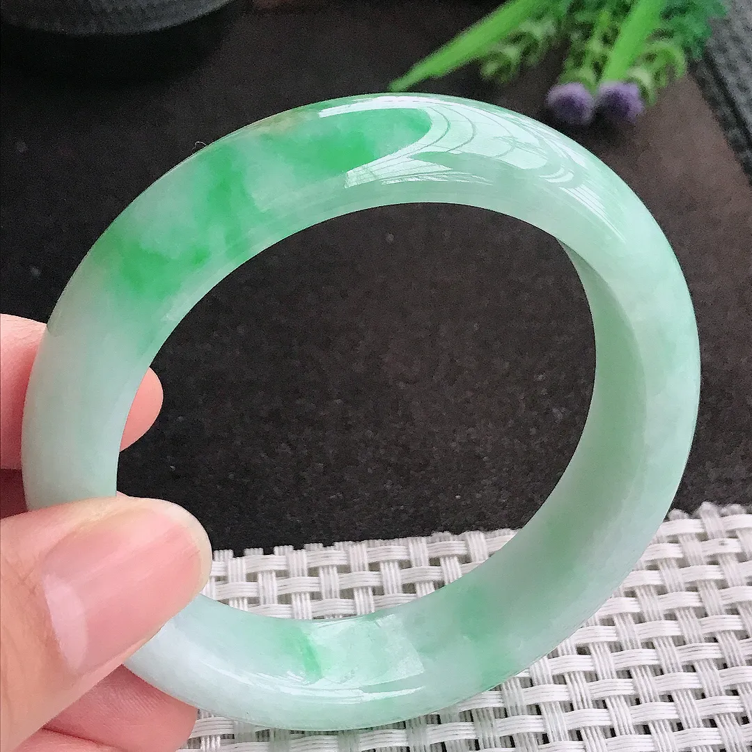 天然A货翡翠58.5/15.3/8.8老坑精美温润飘绿轮胎手镯宽边玉镯