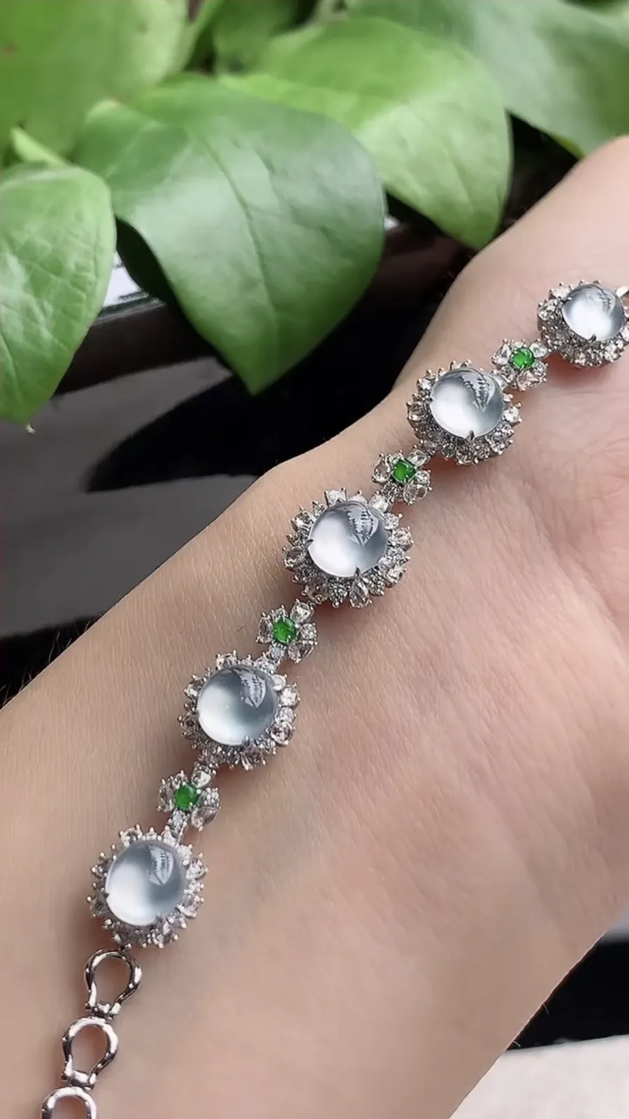 a货翡翠老坑高冰种18K金伴钻镶嵌白月光蛋面手链 尺寸6.5×6×7mm 重量9.54g 1207