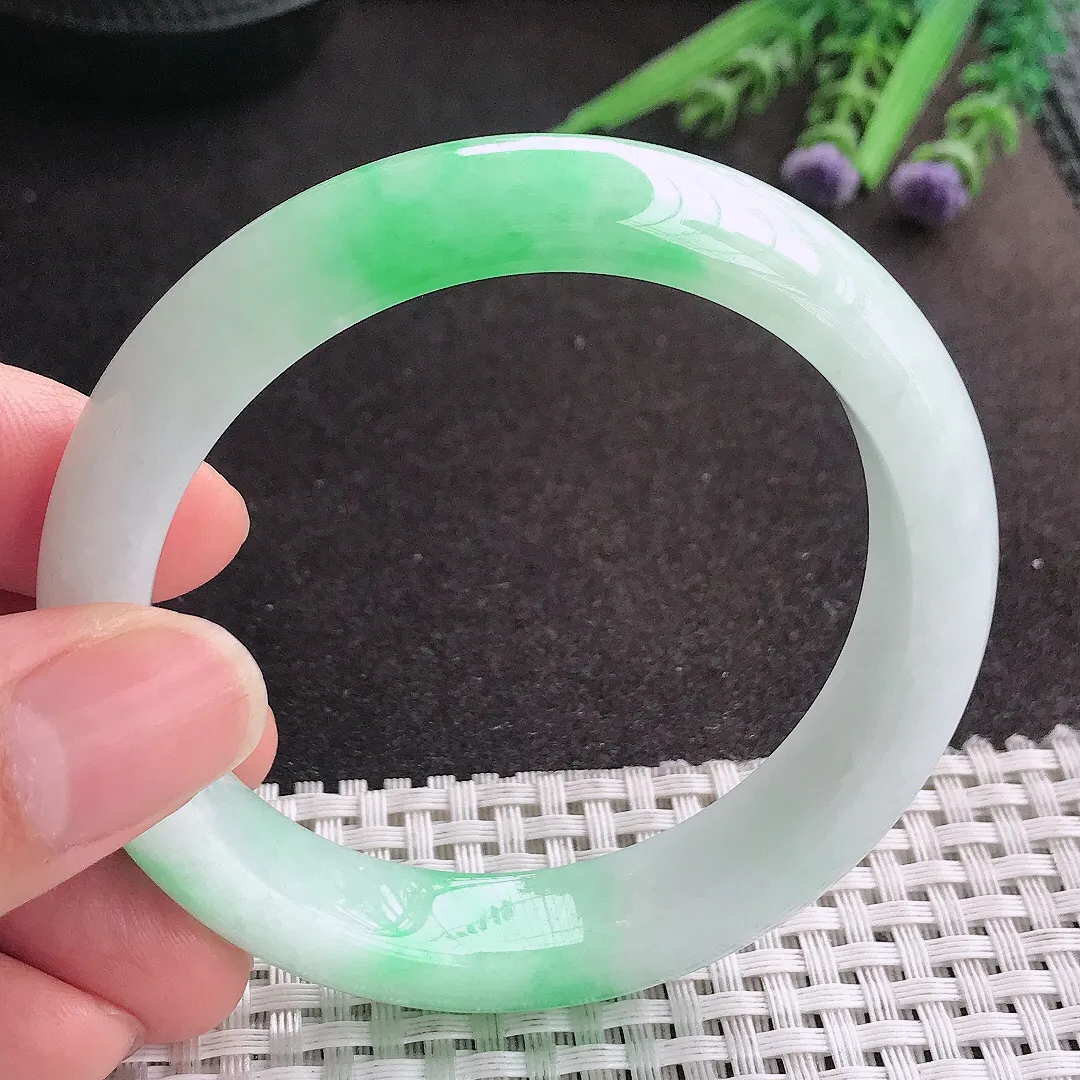 天然A货翡翠56.5/13/8.8老坑精美温润飘阳绿手镯宽边玉镯