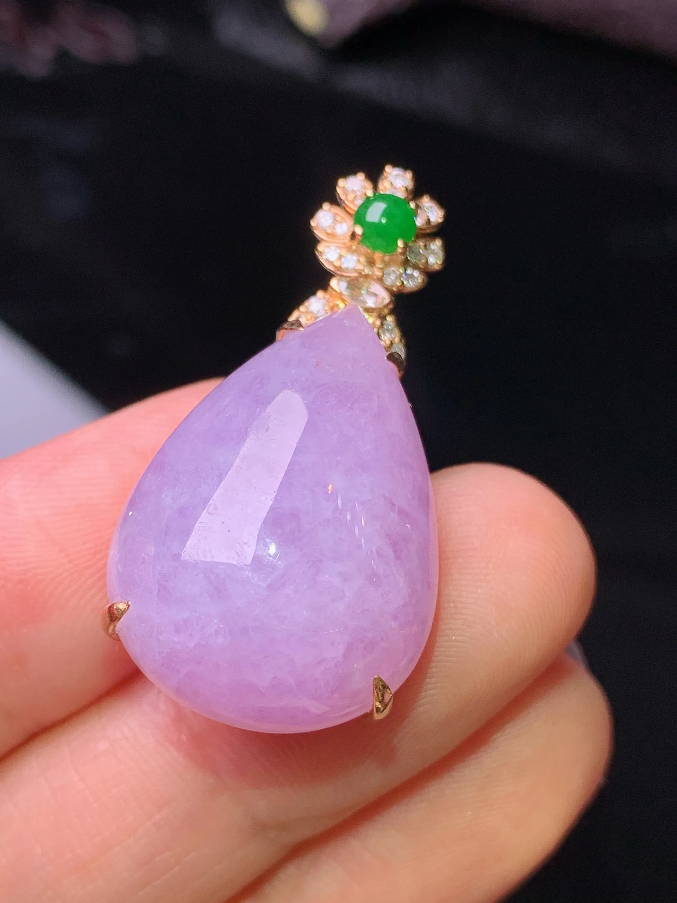 18k金钻镶嵌紫罗兰水滴吊坠 玉质细腻 水润亮眼 色泽艳丽 整体尺寸32.7*16.8*12.3