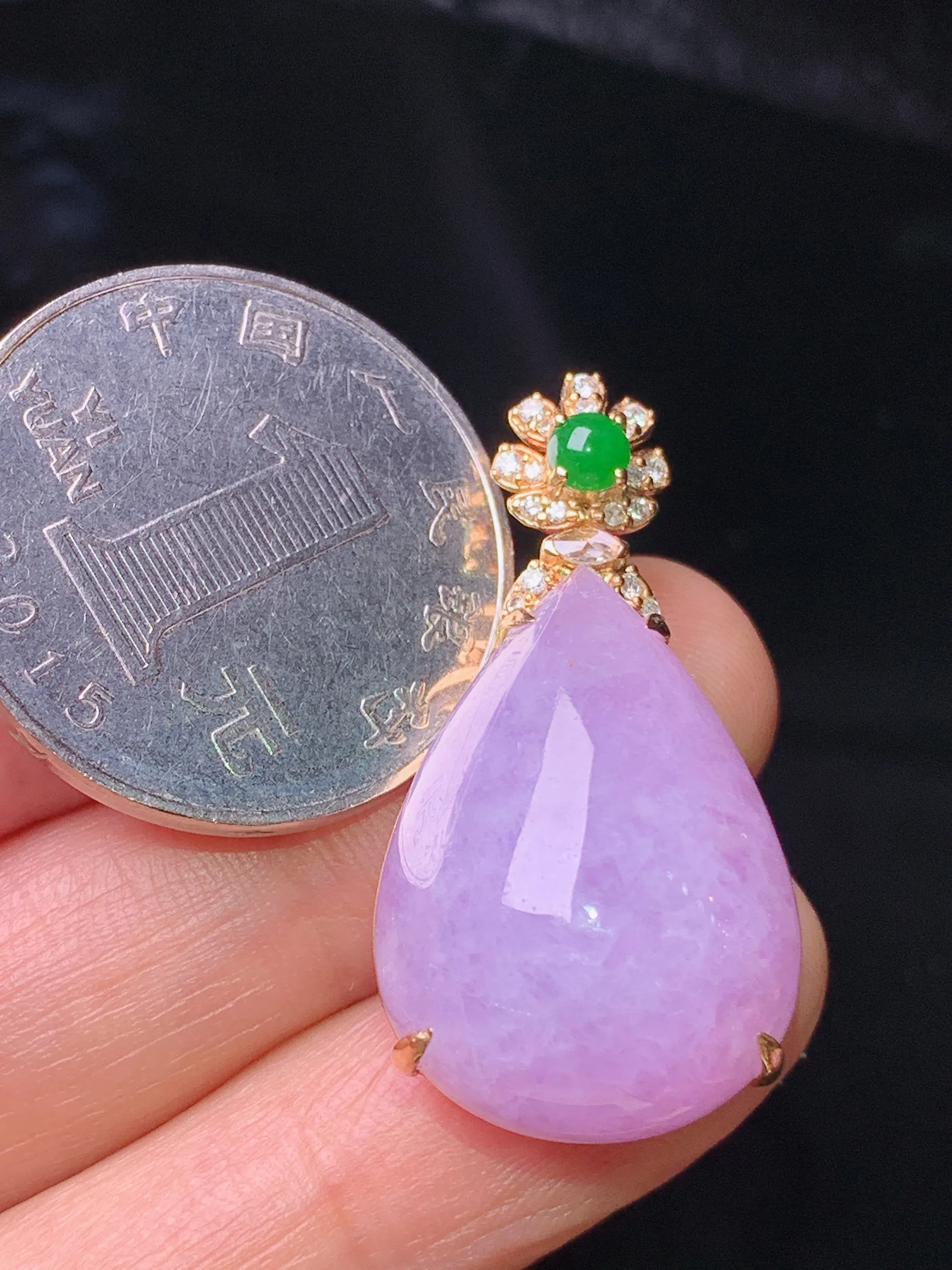 18k金钻镶嵌紫罗兰水滴吊坠 玉质细腻 水润亮眼 色泽艳丽 整体尺寸32.7*16.8*12.3