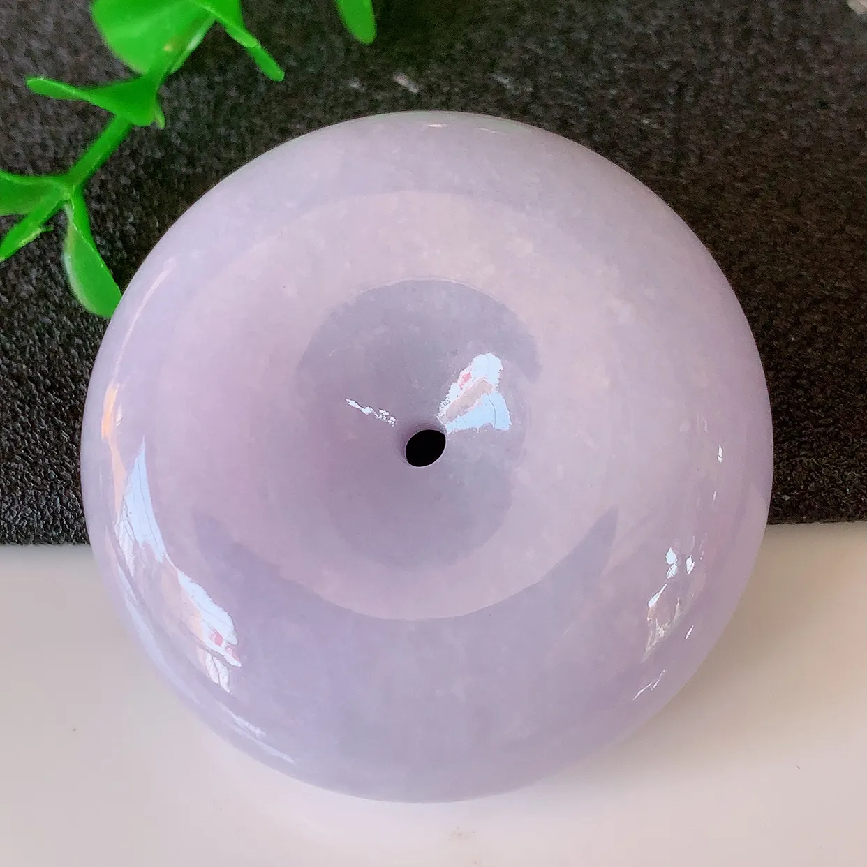 自然光实拍，大件冰润紫罗兰翡翠平安扣吊坠，形体饱满圆润，平安扣肥嘟嘟的，平平安安，种水很好，配戴精美！#05.7