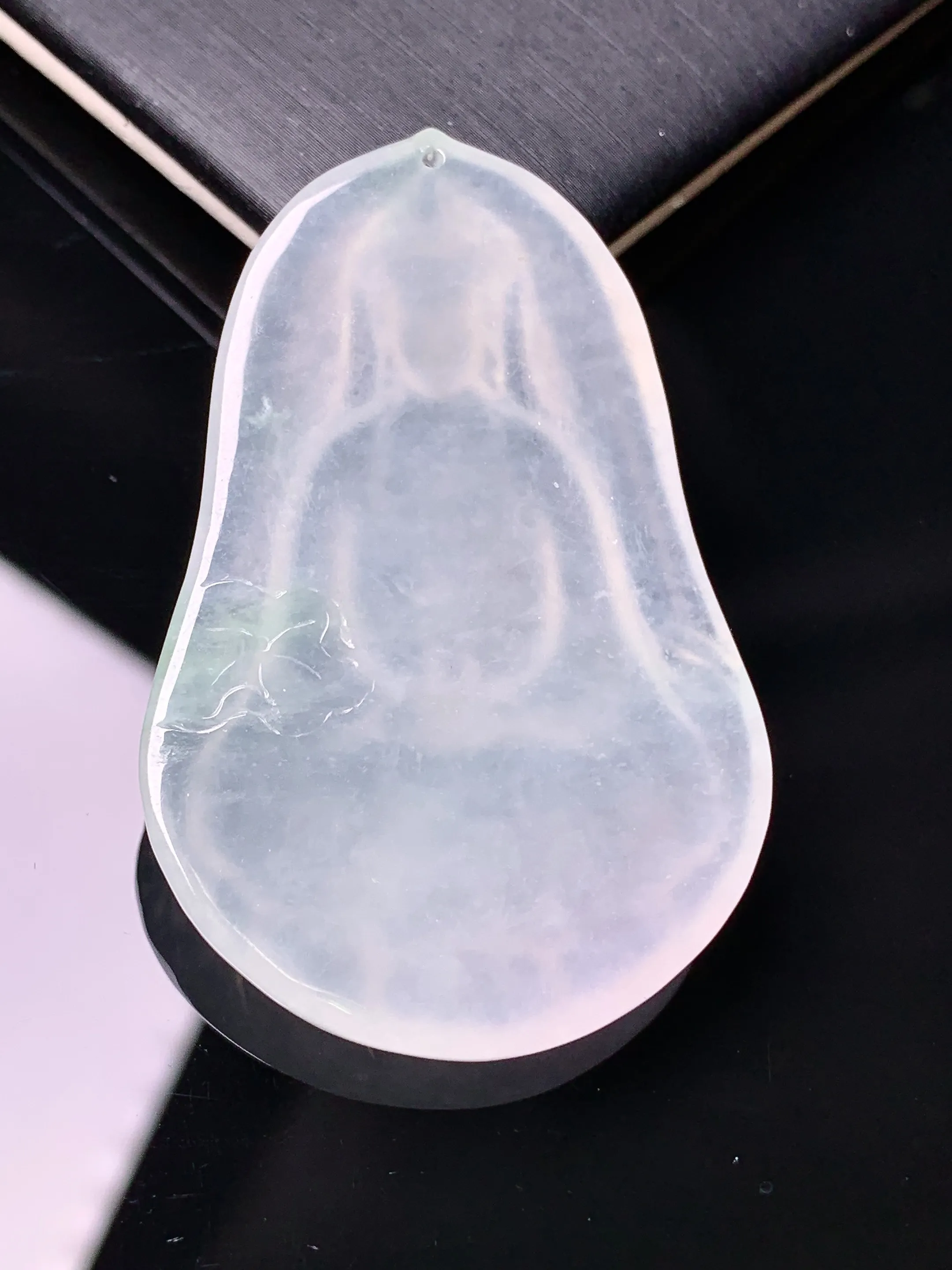 冰种观音菩萨吊坠 玉质细腻 水润亮眼 色泽艳丽 整体尺寸51*33*6