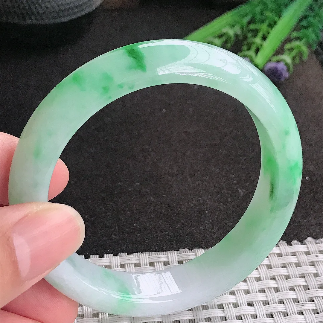 天然A货翡翠56/13.4/8.2老坑精美冰润飘阳绿手镯宽边玉镯