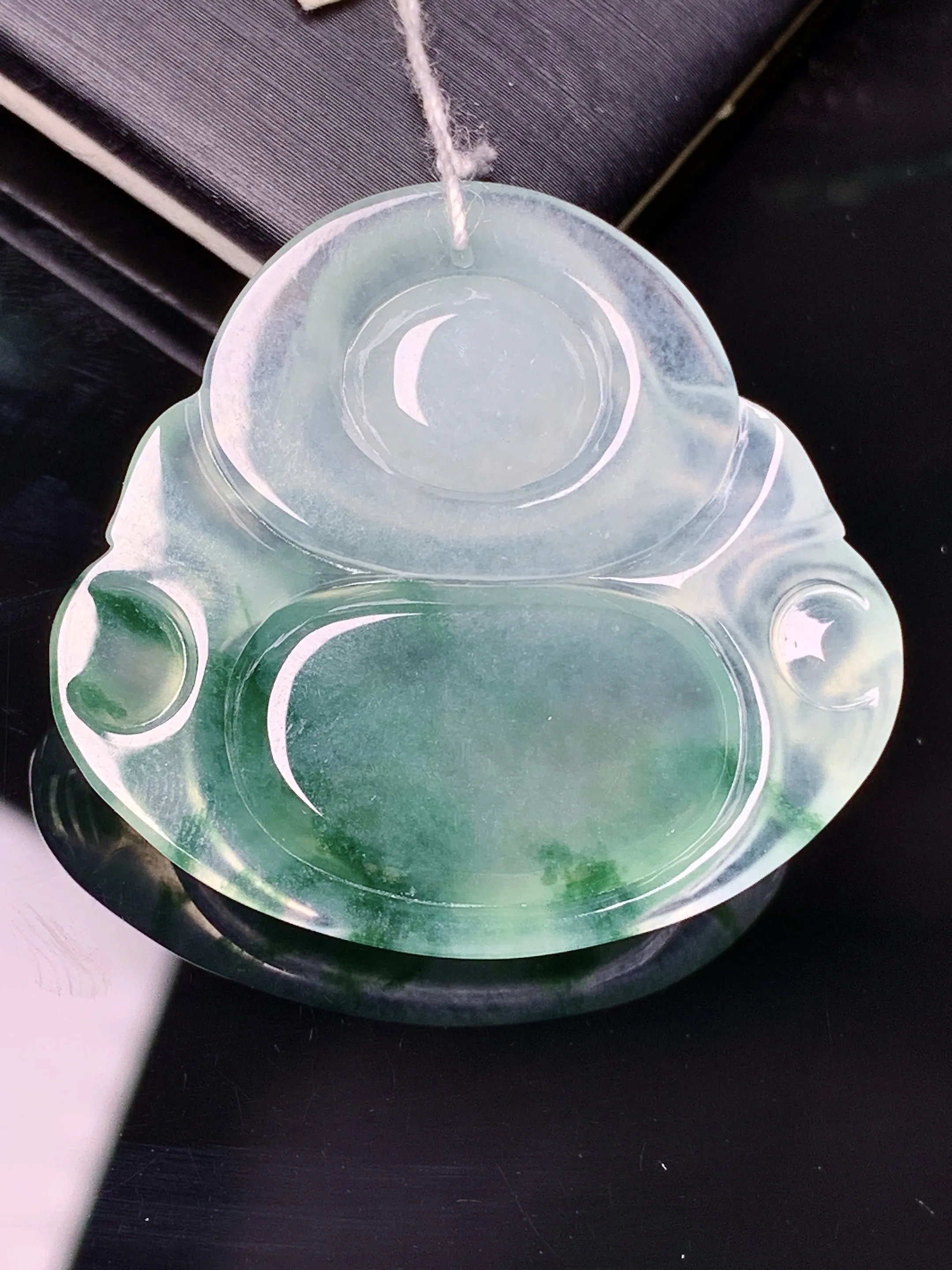 冰种飘绿佛公吊坠 玉质细腻 水润亮眼 色泽艳丽 整体尺寸32.2*34.5*5.7