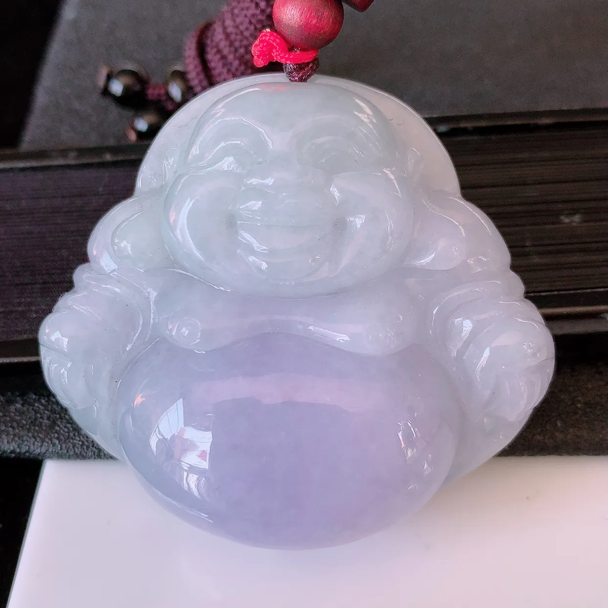 自然光实拍，大件厚装紫罗兰翡翠佛公吊坠，玉笑佛，饱满，开脸喜庆，配戴优雅迷人！#46.7