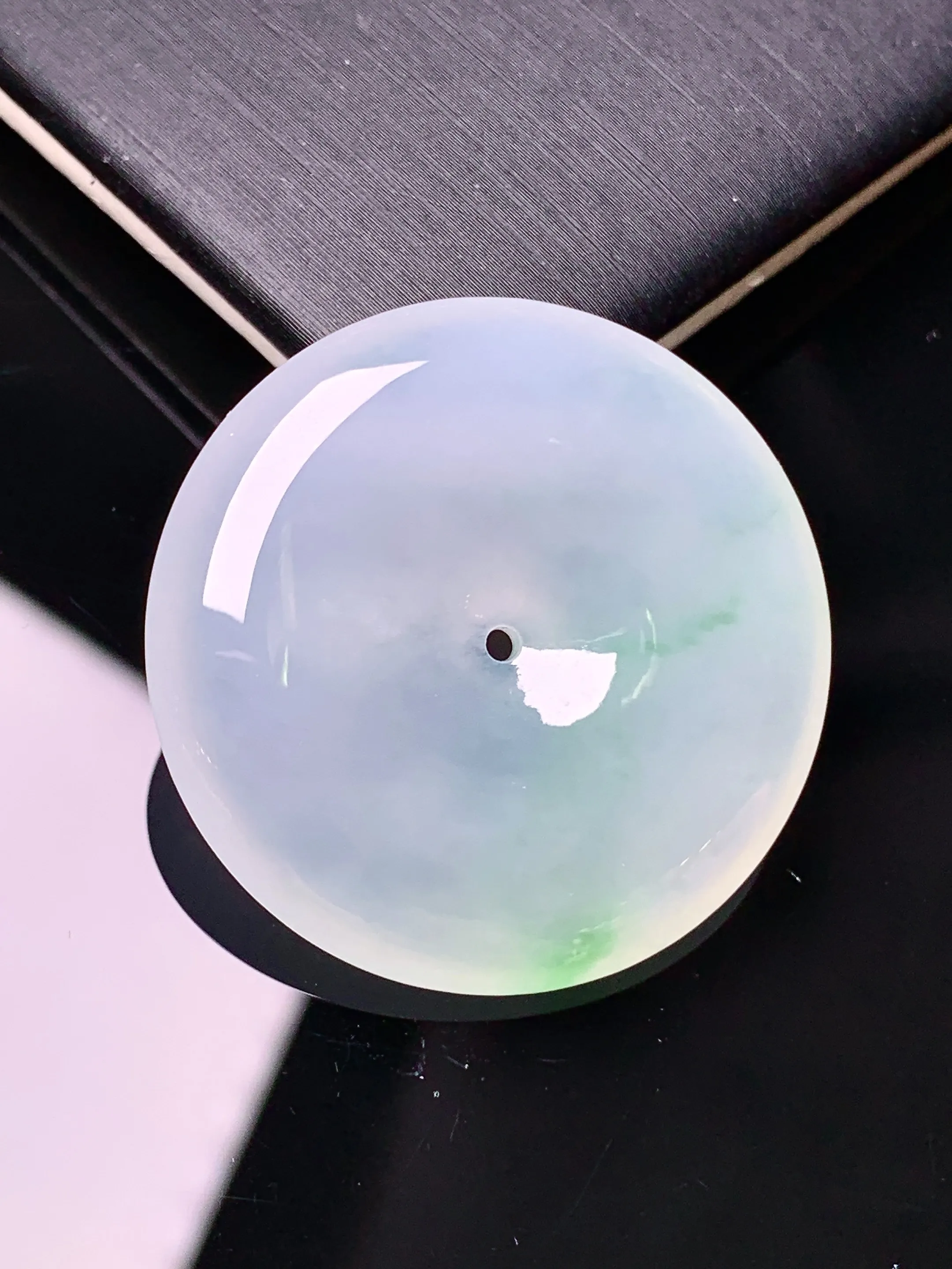 冰种平安扣吊坠 玉质细腻 水润亮眼 色泽艳丽 整体尺寸32*6.8